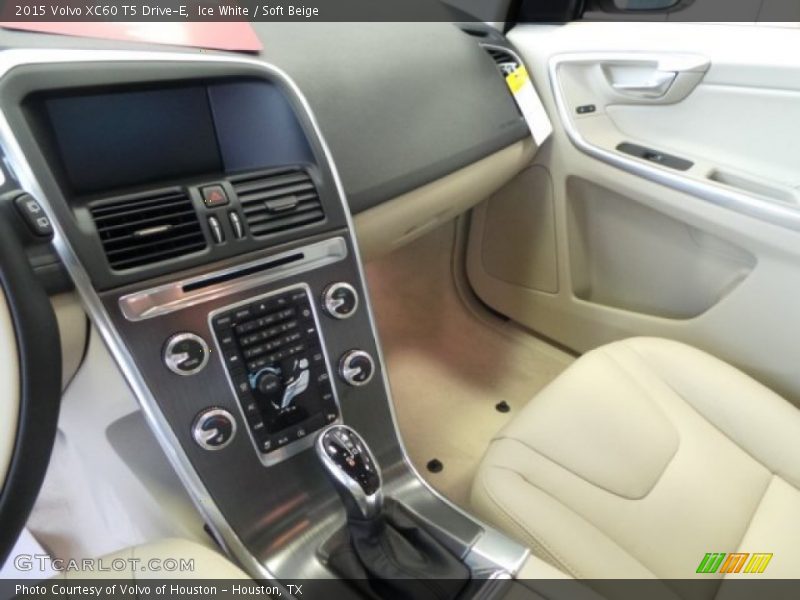 Ice White / Soft Beige 2015 Volvo XC60 T5 Drive-E