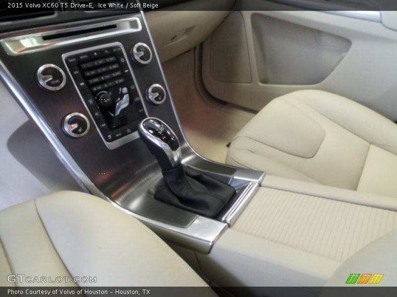Ice White / Soft Beige 2015 Volvo XC60 T5 Drive-E