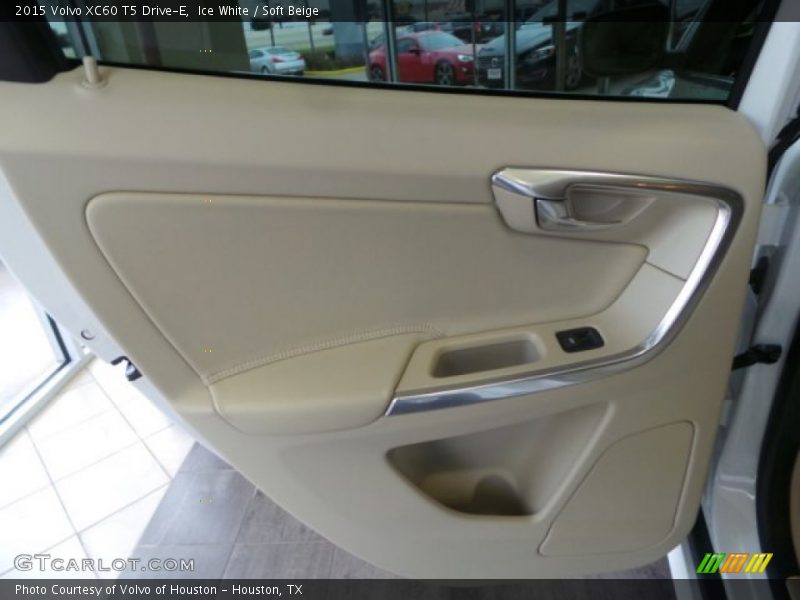 Ice White / Soft Beige 2015 Volvo XC60 T5 Drive-E