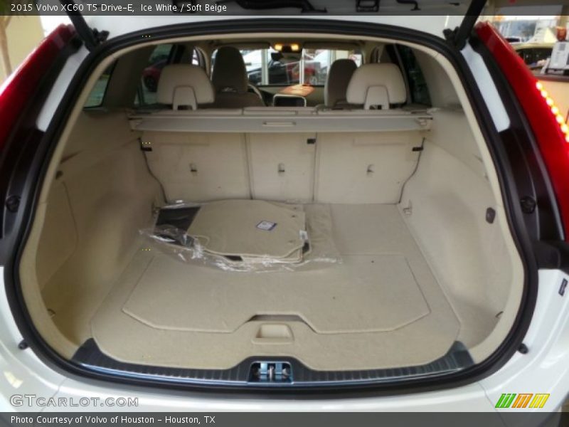 Ice White / Soft Beige 2015 Volvo XC60 T5 Drive-E