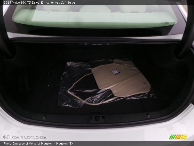 Ice White / Soft Beige 2015 Volvo S60 T5 Drive-E