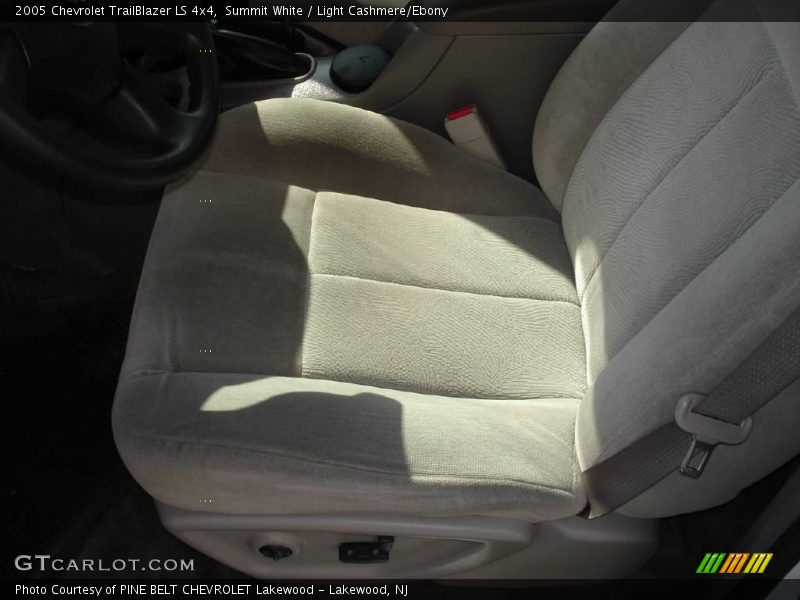 Summit White / Light Cashmere/Ebony 2005 Chevrolet TrailBlazer LS 4x4