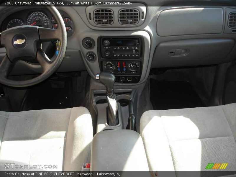Summit White / Light Cashmere/Ebony 2005 Chevrolet TrailBlazer LS 4x4