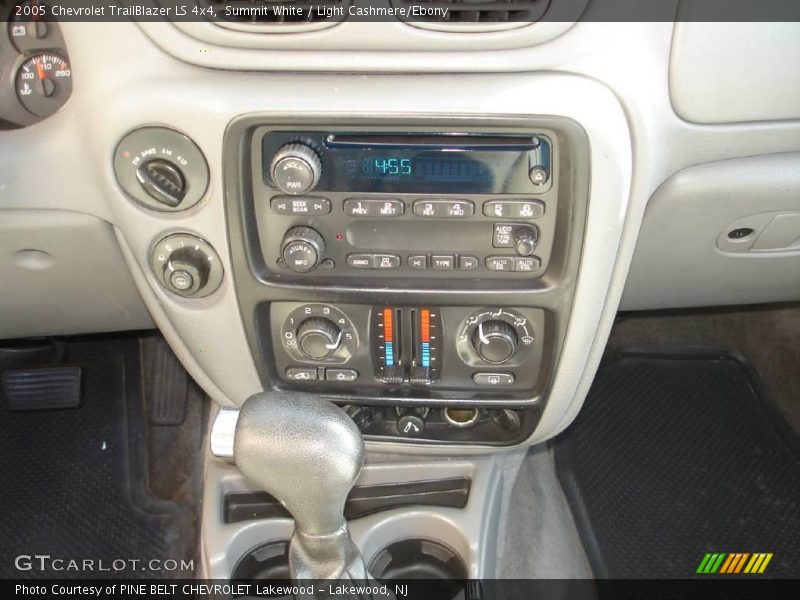 Summit White / Light Cashmere/Ebony 2005 Chevrolet TrailBlazer LS 4x4