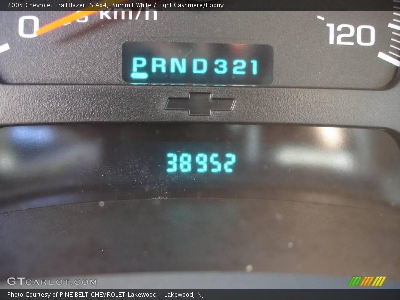Summit White / Light Cashmere/Ebony 2005 Chevrolet TrailBlazer LS 4x4