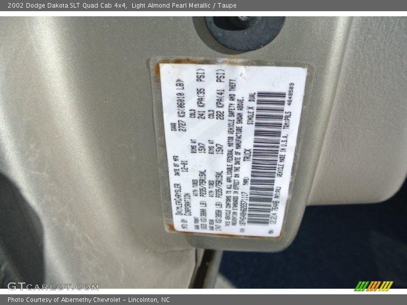 Light Almond Pearl Metallic / Taupe 2002 Dodge Dakota SLT Quad Cab 4x4