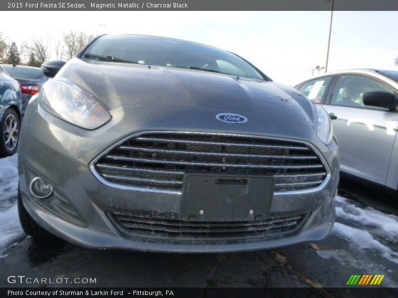 Magnetic Metallic / Charcoal Black 2015 Ford Fiesta SE Sedan