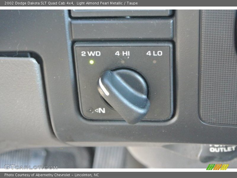 Light Almond Pearl Metallic / Taupe 2002 Dodge Dakota SLT Quad Cab 4x4
