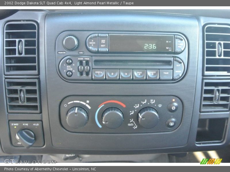 Light Almond Pearl Metallic / Taupe 2002 Dodge Dakota SLT Quad Cab 4x4