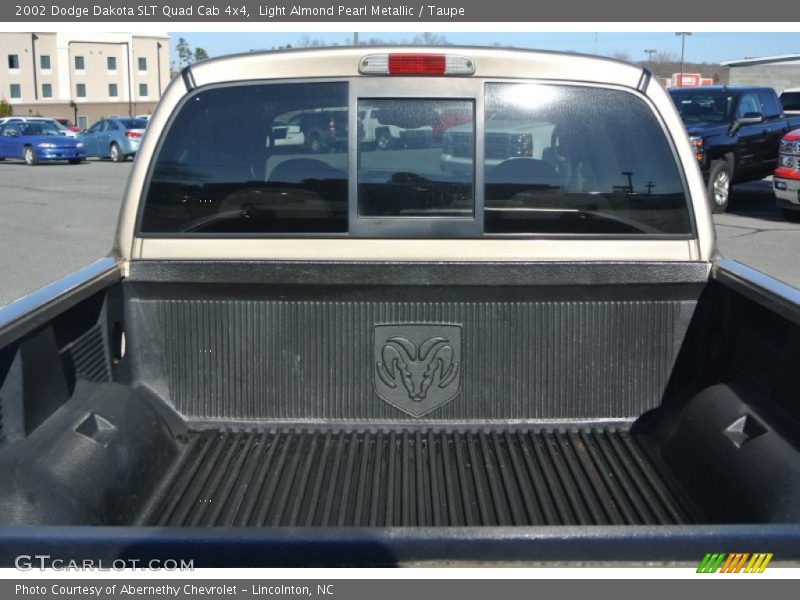 Light Almond Pearl Metallic / Taupe 2002 Dodge Dakota SLT Quad Cab 4x4