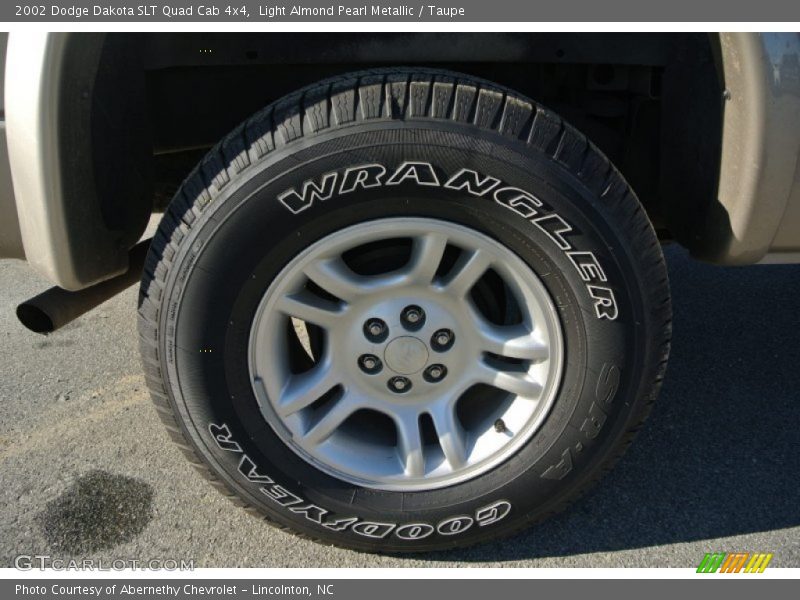 Light Almond Pearl Metallic / Taupe 2002 Dodge Dakota SLT Quad Cab 4x4