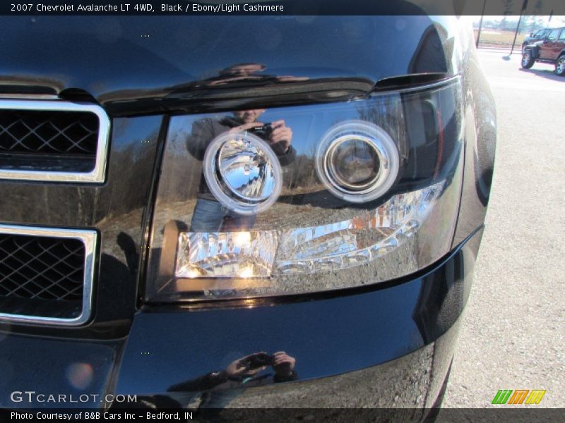 Black / Ebony/Light Cashmere 2007 Chevrolet Avalanche LT 4WD