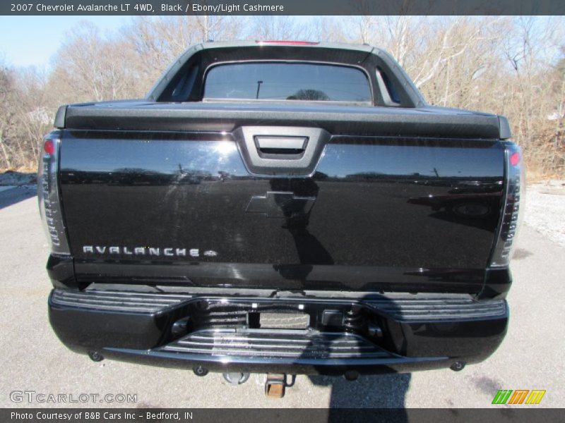 Black / Ebony/Light Cashmere 2007 Chevrolet Avalanche LT 4WD
