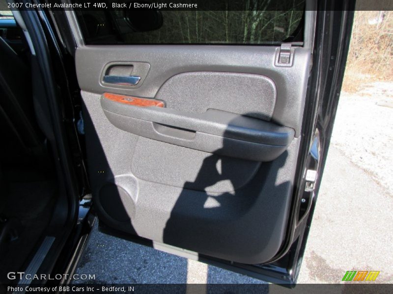 Black / Ebony/Light Cashmere 2007 Chevrolet Avalanche LT 4WD