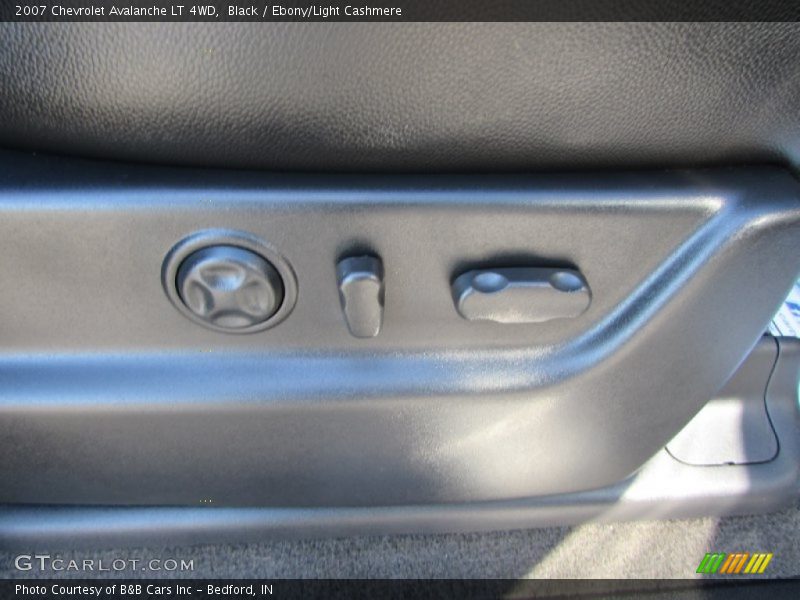 Black / Ebony/Light Cashmere 2007 Chevrolet Avalanche LT 4WD