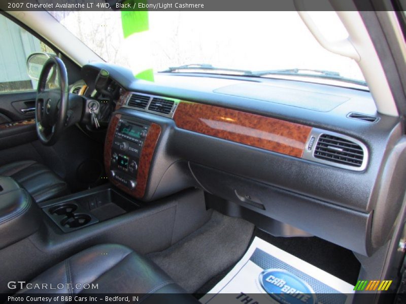 Black / Ebony/Light Cashmere 2007 Chevrolet Avalanche LT 4WD