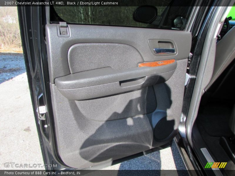 Black / Ebony/Light Cashmere 2007 Chevrolet Avalanche LT 4WD