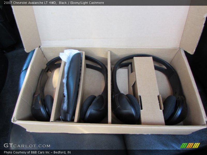 Black / Ebony/Light Cashmere 2007 Chevrolet Avalanche LT 4WD