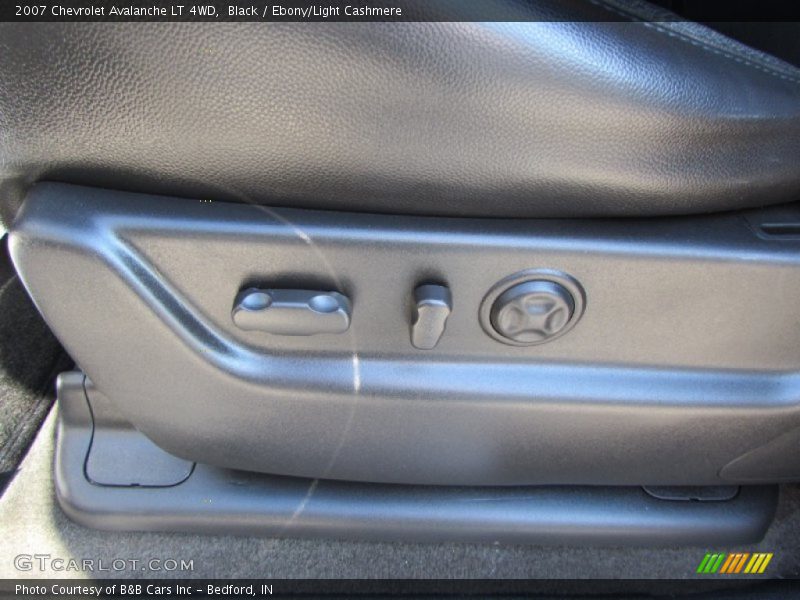 Black / Ebony/Light Cashmere 2007 Chevrolet Avalanche LT 4WD