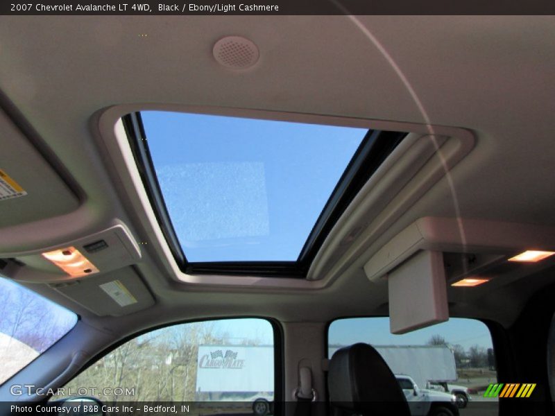 Black / Ebony/Light Cashmere 2007 Chevrolet Avalanche LT 4WD