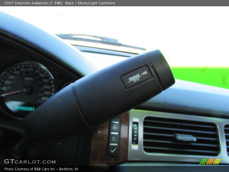 Black / Ebony/Light Cashmere 2007 Chevrolet Avalanche LT 4WD