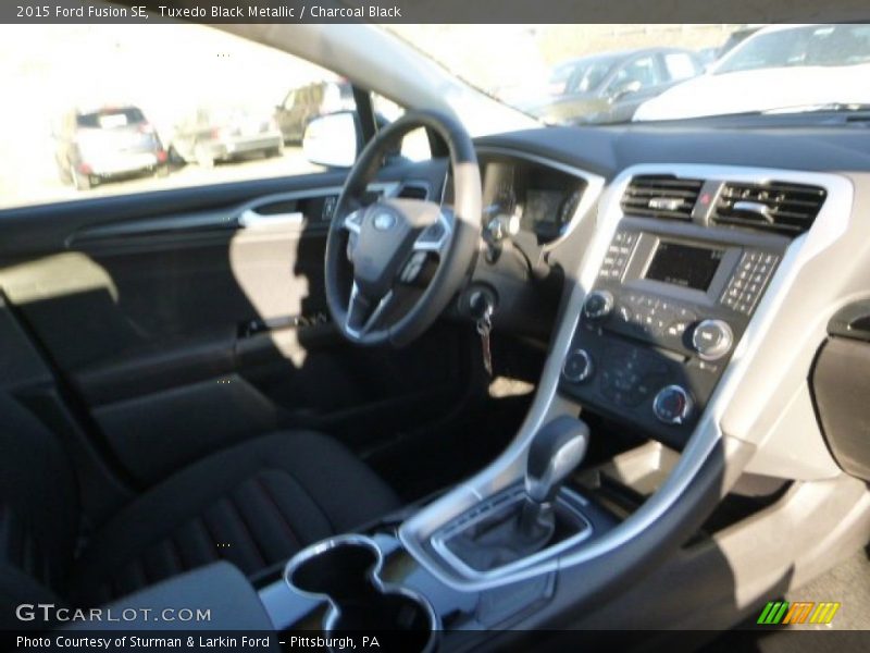 Tuxedo Black Metallic / Charcoal Black 2015 Ford Fusion SE