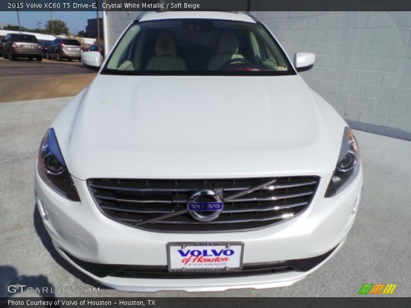 Crystal White Metallic / Soft Beige 2015 Volvo XC60 T5 Drive-E