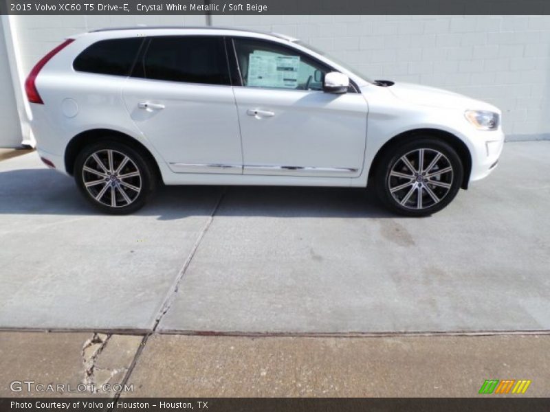 Crystal White Metallic / Soft Beige 2015 Volvo XC60 T5 Drive-E