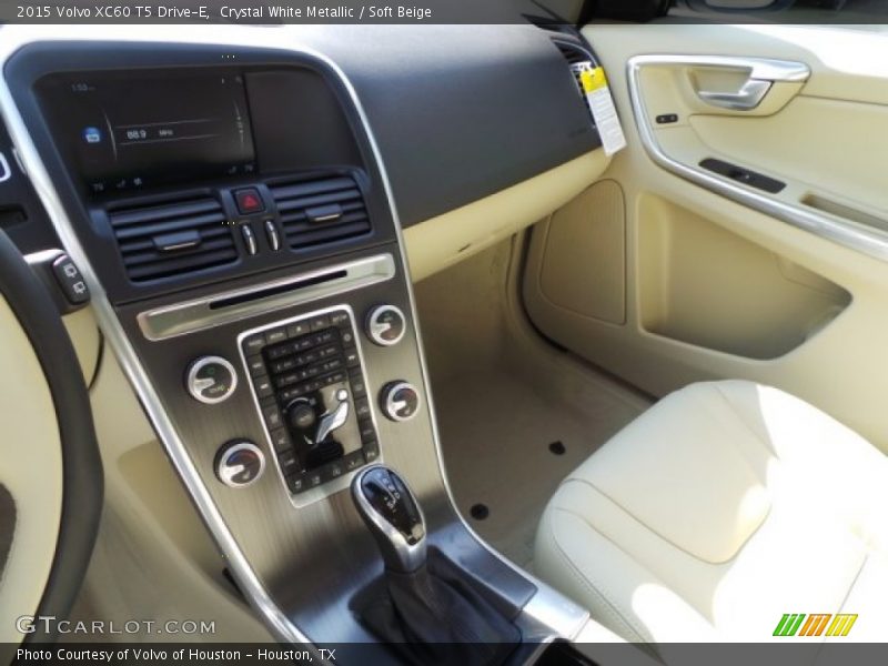 Crystal White Metallic / Soft Beige 2015 Volvo XC60 T5 Drive-E