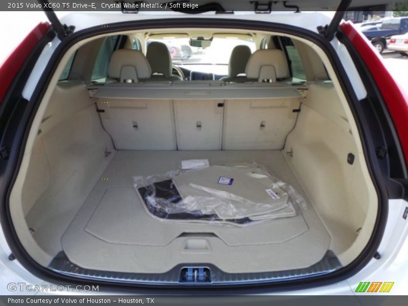 Crystal White Metallic / Soft Beige 2015 Volvo XC60 T5 Drive-E