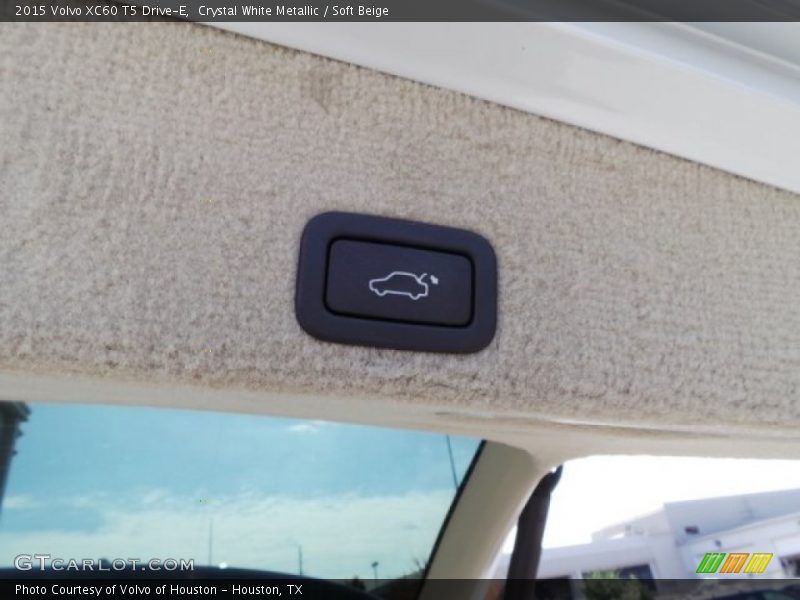 Crystal White Metallic / Soft Beige 2015 Volvo XC60 T5 Drive-E