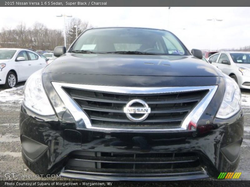 Super Black / Charcoal 2015 Nissan Versa 1.6 S Sedan