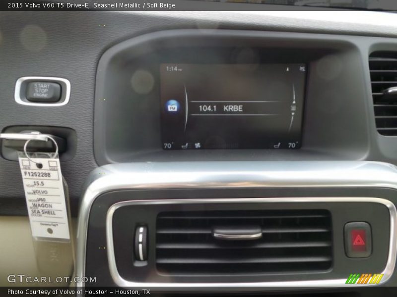 Seashell Metallic / Soft Beige 2015 Volvo V60 T5 Drive-E