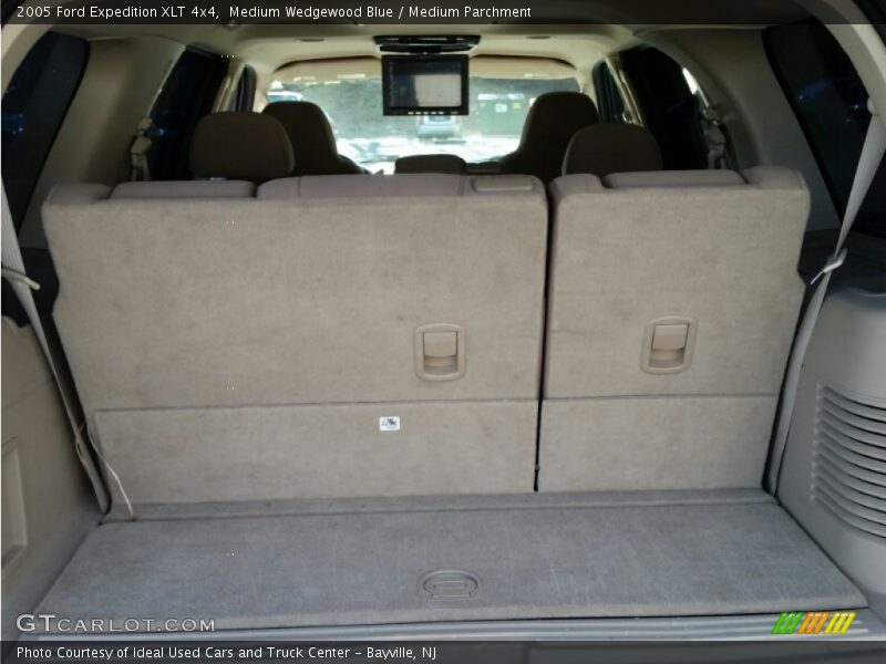 Medium Wedgewood Blue / Medium Parchment 2005 Ford Expedition XLT 4x4