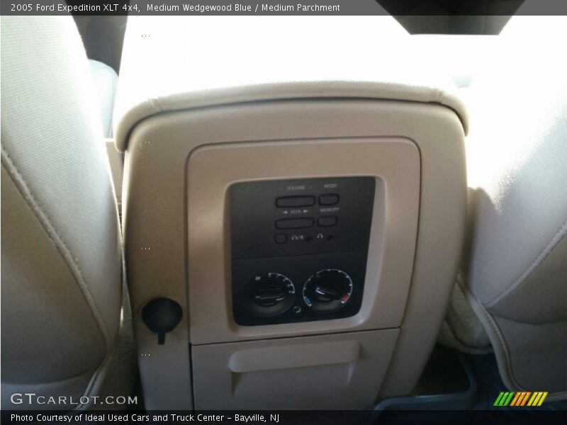 Medium Wedgewood Blue / Medium Parchment 2005 Ford Expedition XLT 4x4