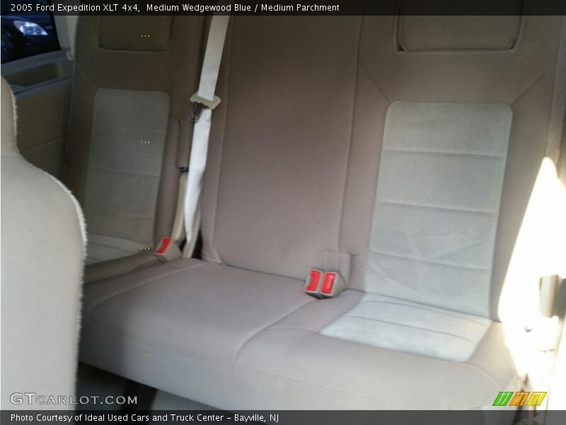 Medium Wedgewood Blue / Medium Parchment 2005 Ford Expedition XLT 4x4