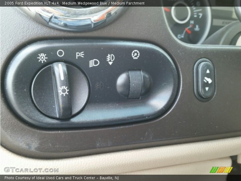 Medium Wedgewood Blue / Medium Parchment 2005 Ford Expedition XLT 4x4