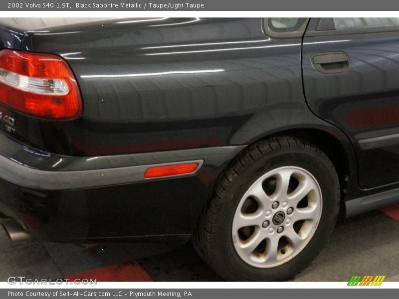 Black Sapphire Metallic / Taupe/Light Taupe 2002 Volvo S40 1.9T