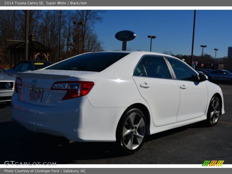 Super White / Black/Ash 2014 Toyota Camry SE