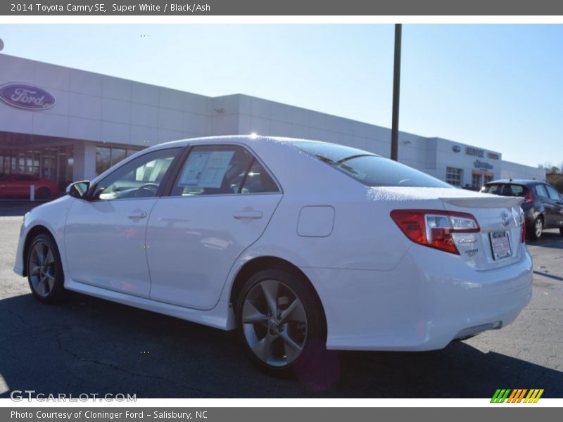 Super White / Black/Ash 2014 Toyota Camry SE