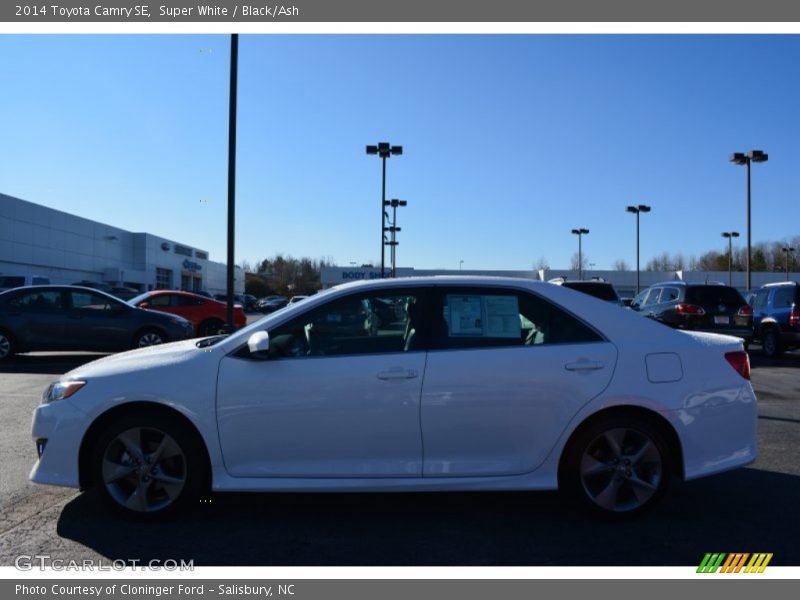 Super White / Black/Ash 2014 Toyota Camry SE