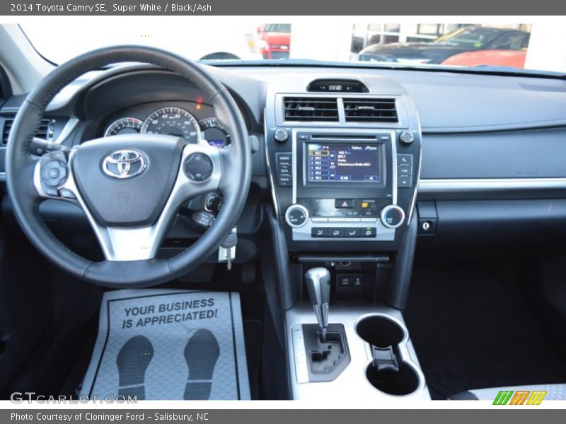 Super White / Black/Ash 2014 Toyota Camry SE