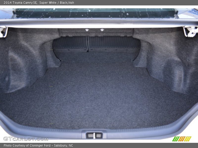 Super White / Black/Ash 2014 Toyota Camry SE