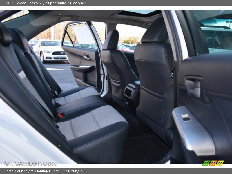 Super White / Black/Ash 2014 Toyota Camry SE