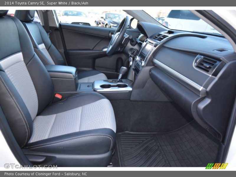 Super White / Black/Ash 2014 Toyota Camry SE