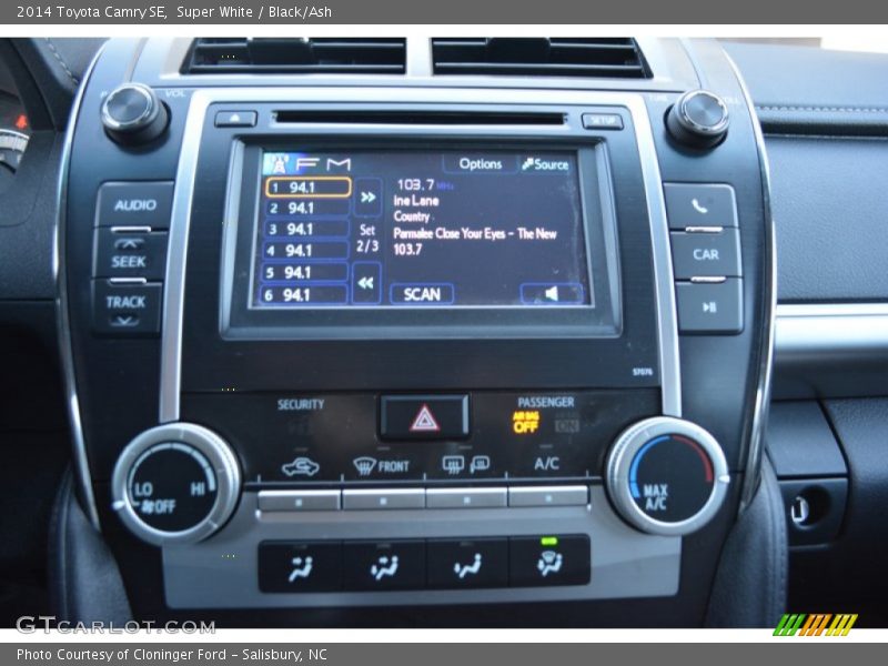 Super White / Black/Ash 2014 Toyota Camry SE
