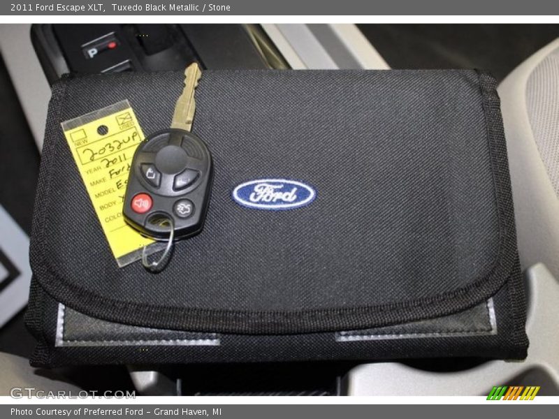 Tuxedo Black Metallic / Stone 2011 Ford Escape XLT