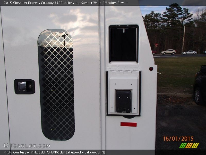 Summit White / Medium Pewter 2015 Chevrolet Express Cutaway 3500 Utility Van