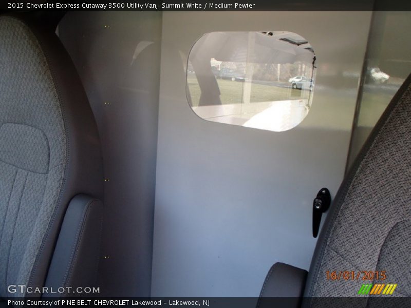 Summit White / Medium Pewter 2015 Chevrolet Express Cutaway 3500 Utility Van