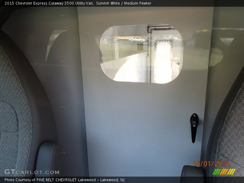 Summit White / Medium Pewter 2015 Chevrolet Express Cutaway 3500 Utility Van